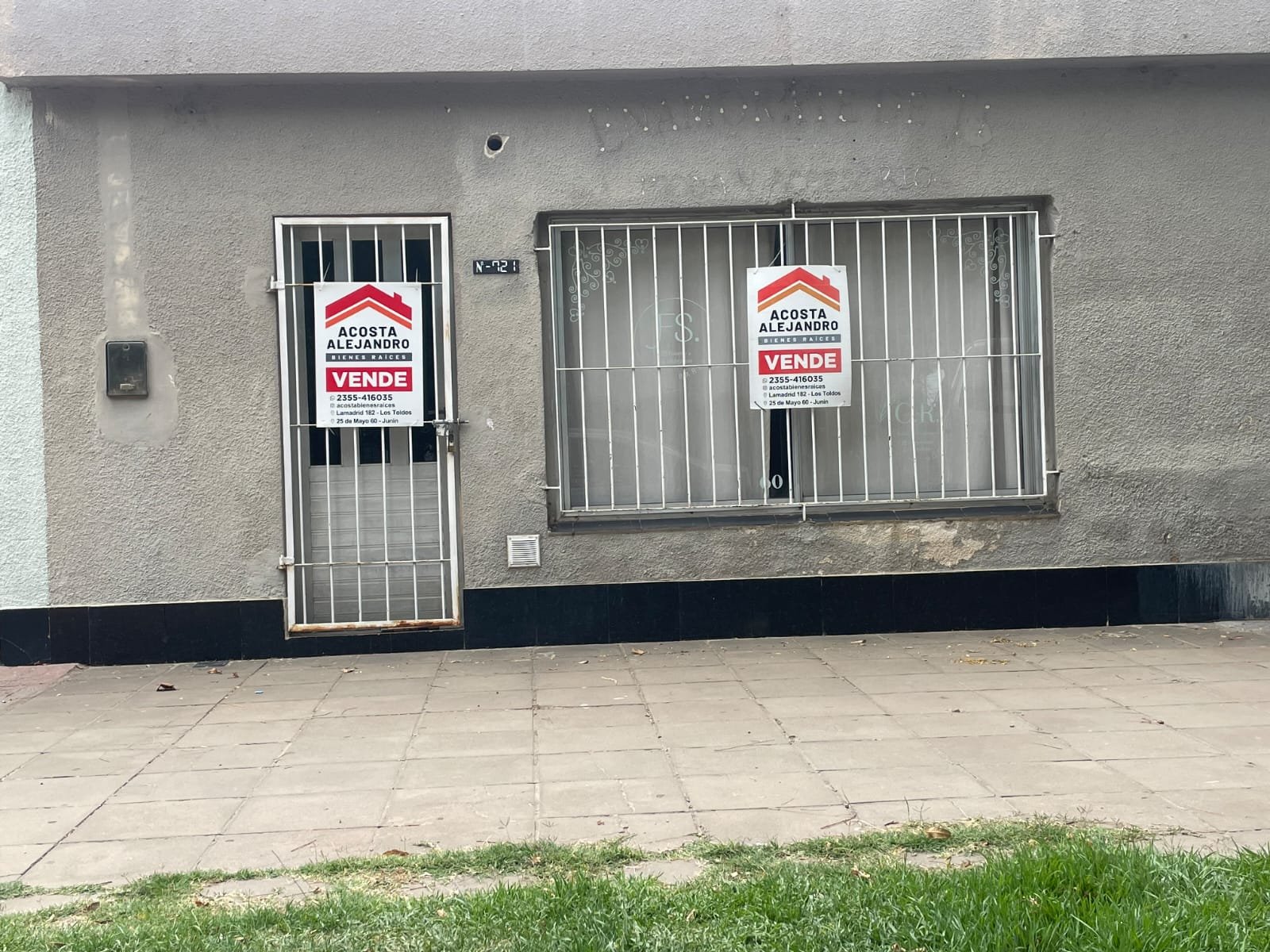Dos locales comerciales en Manuela Molina y Rawson